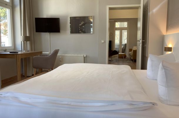 Ferienwohnung Binz TV im Schlafzimmer