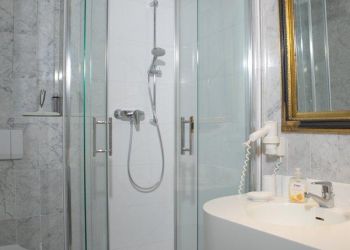 Ferienwohnung Binz exklusives Marmor- Bad