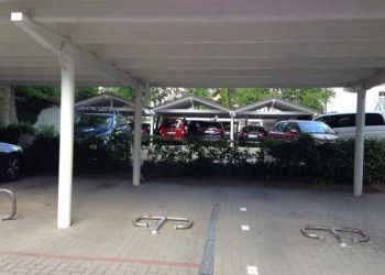 Ferienwohnung Binz Carport mit Fahrrädern